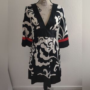 🆕 Bebe Black & white floral damask Pop Art 3/4 sleeve Plunge v-neck midi dress